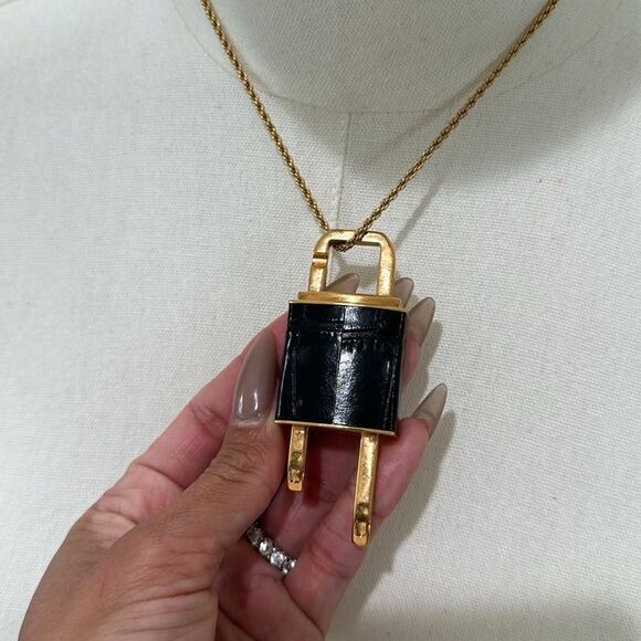 Givenchy lock necklace - Picture 2 of 4